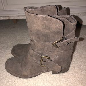 Combat boots with buckle